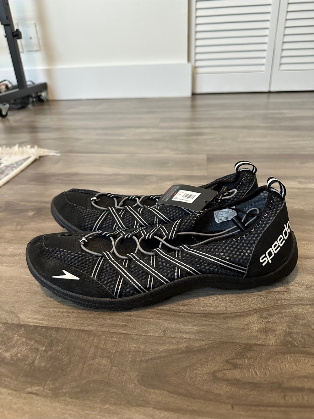 Speedo Men’s Black and White Water Shoes Size 10 NWT - Picture 4 of 8